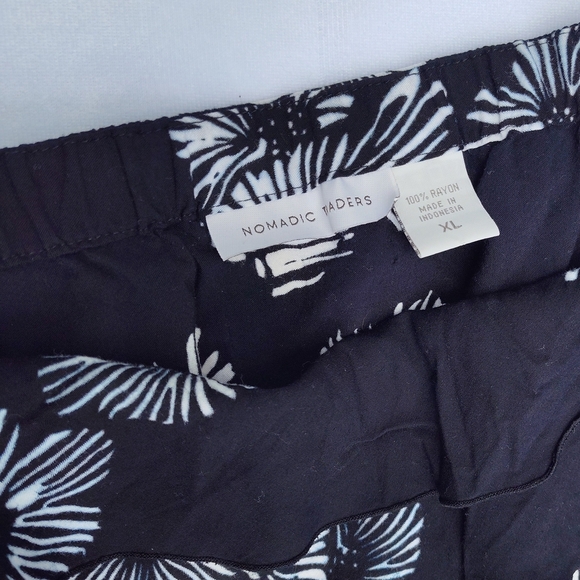 NWOT Nomadic Traders Black and White Floral Summer Maxi Dress With Ruffle Detail - Picture 2 of 4